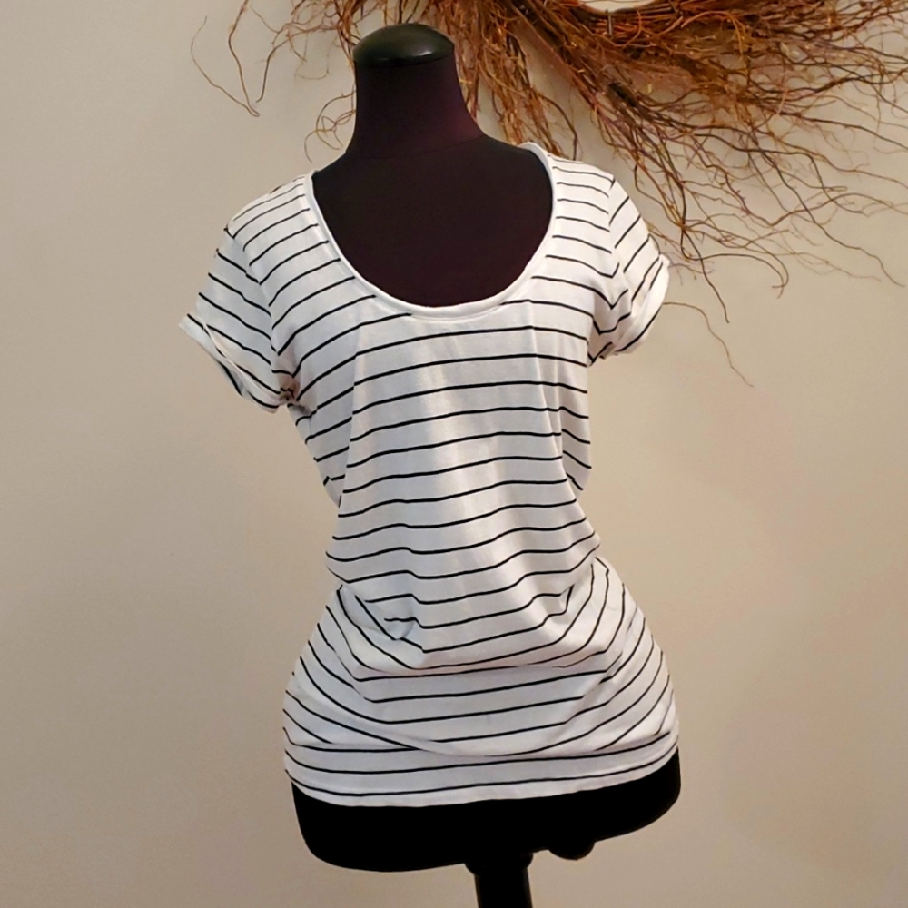 Like new striped T-shirt with cuff sleeve detailing